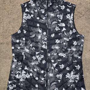 Womens The North Face Printed ThermoBall Insulated Vest Black Floral Crystal S